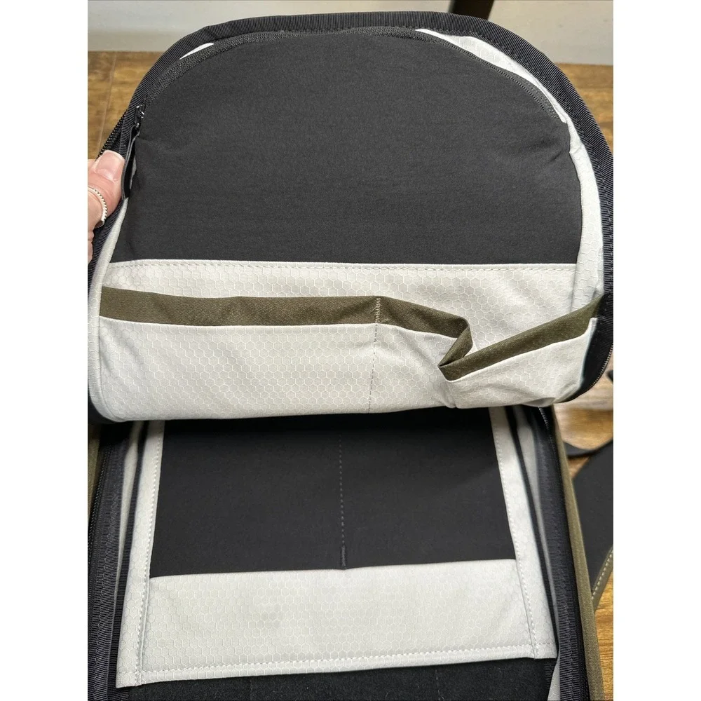 NWOT Alpaka Metro Laptop Bag Backpack Green | Axogrid 210D 12L